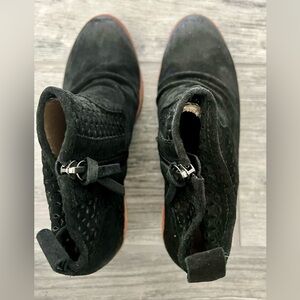 Women’s Sofft Size 8 Ambrea Black Ankle Boots